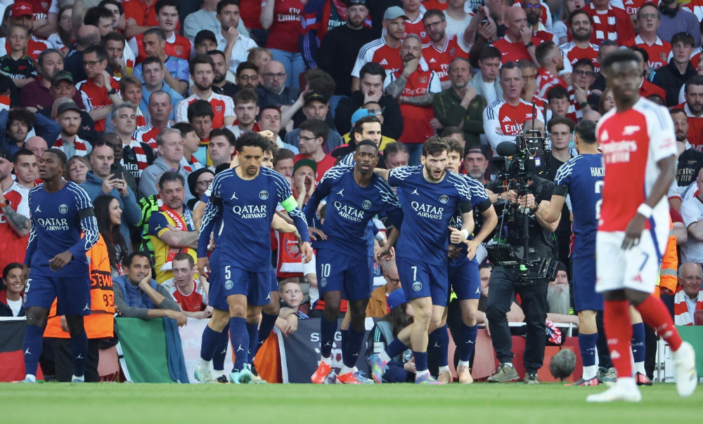 最后连丢4板！康宁汉姆：他们投的是超远三分，球没往我们这弹（末段连丢4个篮板！康宁汉姆：对手投超远三分，篮板点全不在我们这边）