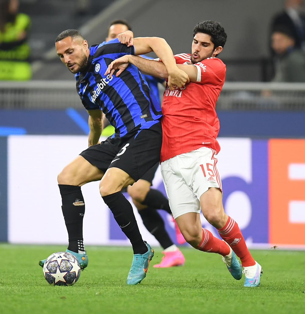 皇马紧急磋商阿隆索去留，齐达内克洛普成新帅候选（皇马紧急讨论阿隆索去留，齐达内与克洛普进入新帅候选名单）