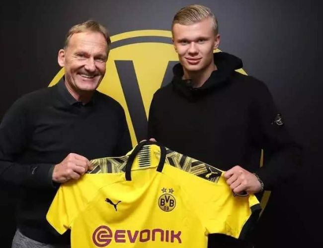 邮报：曼联希望姆伯莫等人对伯恩茅斯后去非洲杯，将进行谈判（邮报：曼联希望姆伯莫等人对阵伯恩茅斯后再赴非洲杯，将展开谈判）