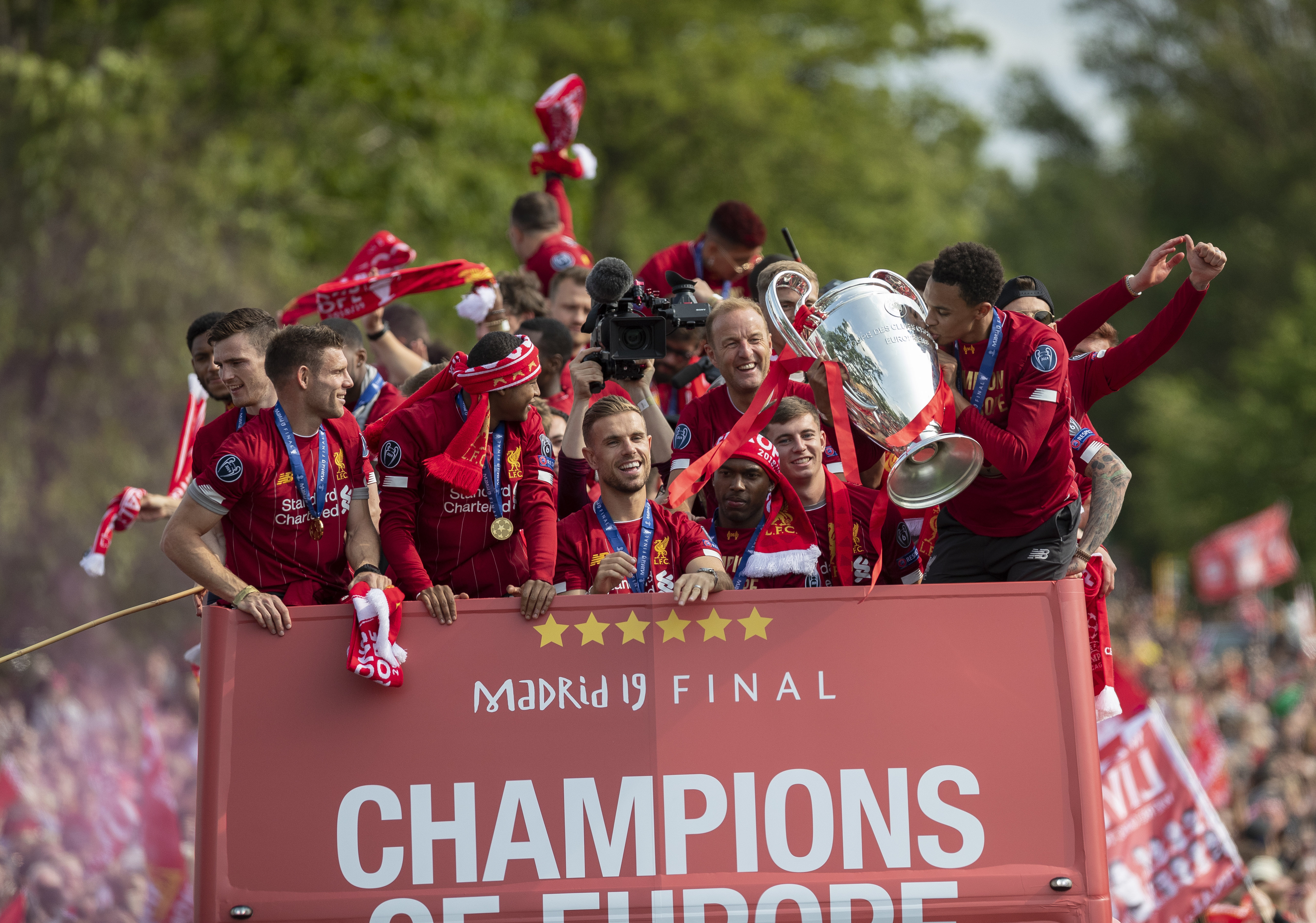 乒乓球混合团体世界杯：中国队胜法国队（混合团体乒乓球世界杯：中国队击败法国队）