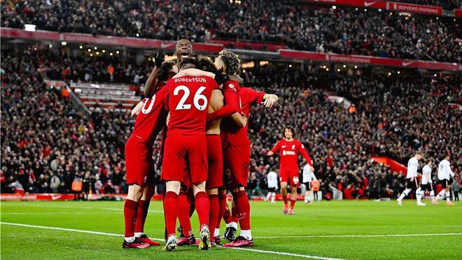 记者问批评球员是否担心更衣室反对，穆帅：你爸对你永远都很好？（被问批评球员会否引发更衣室不满，穆里尼奥反问：父亲会一直只说好话吗？）