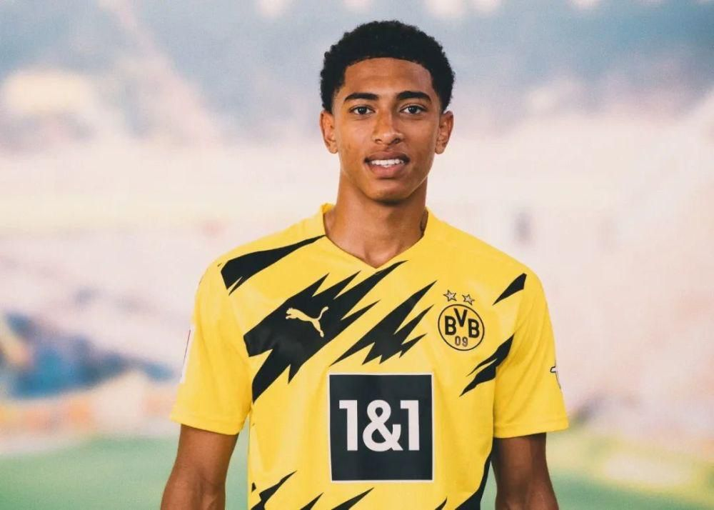 懂球帝12周年120大瞬间1／8决赛：重磅来袭，谁将通往八强？（懂球帝12周年120大瞬间1／8决赛打响：重磅对决，谁能挺进八强？）