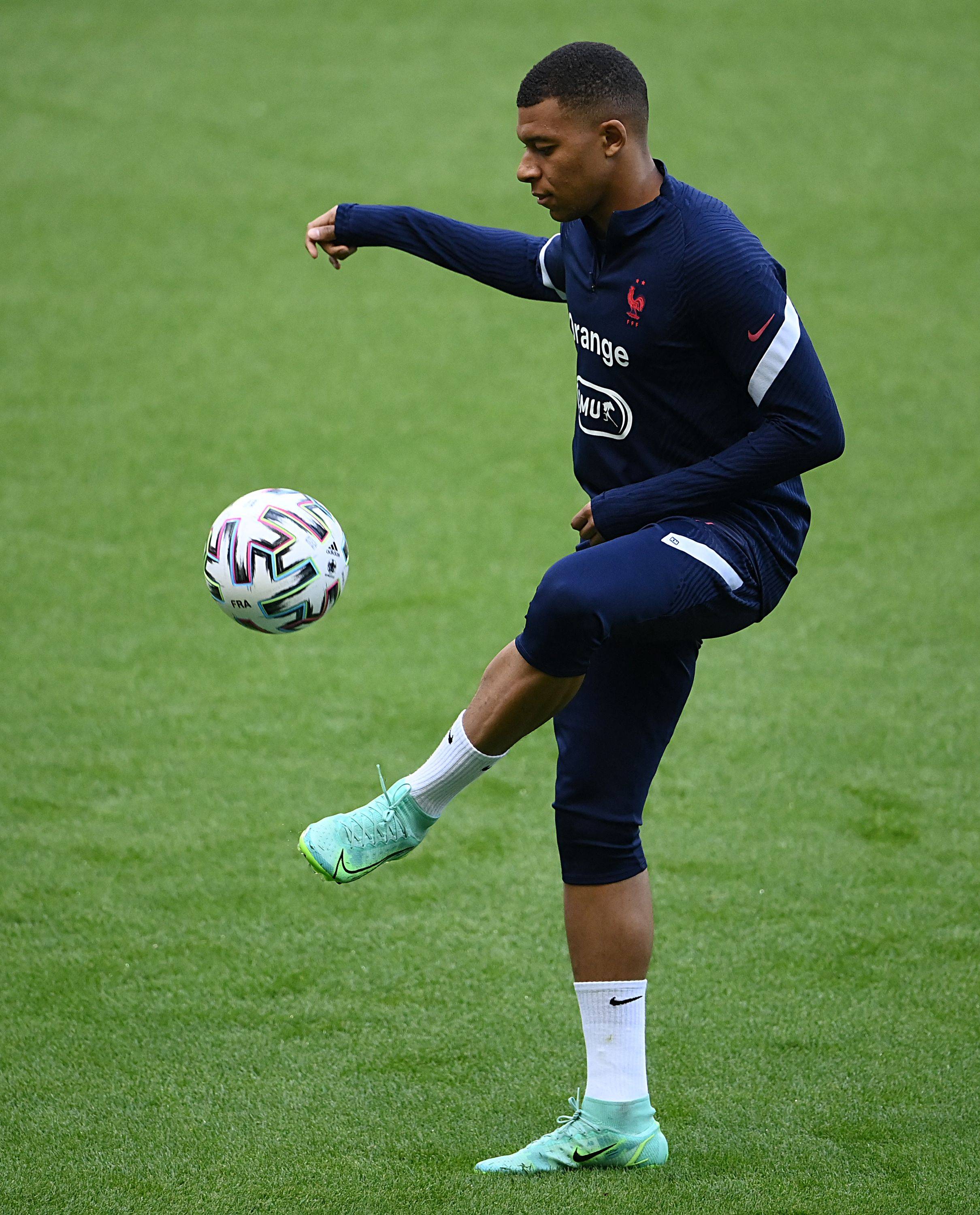 14场4球！19岁非洲中场天才新星横空出世，两大欧洲豪门都想签他（19岁非洲中场新星爆红：14战4球，两大欧洲豪门抢签）