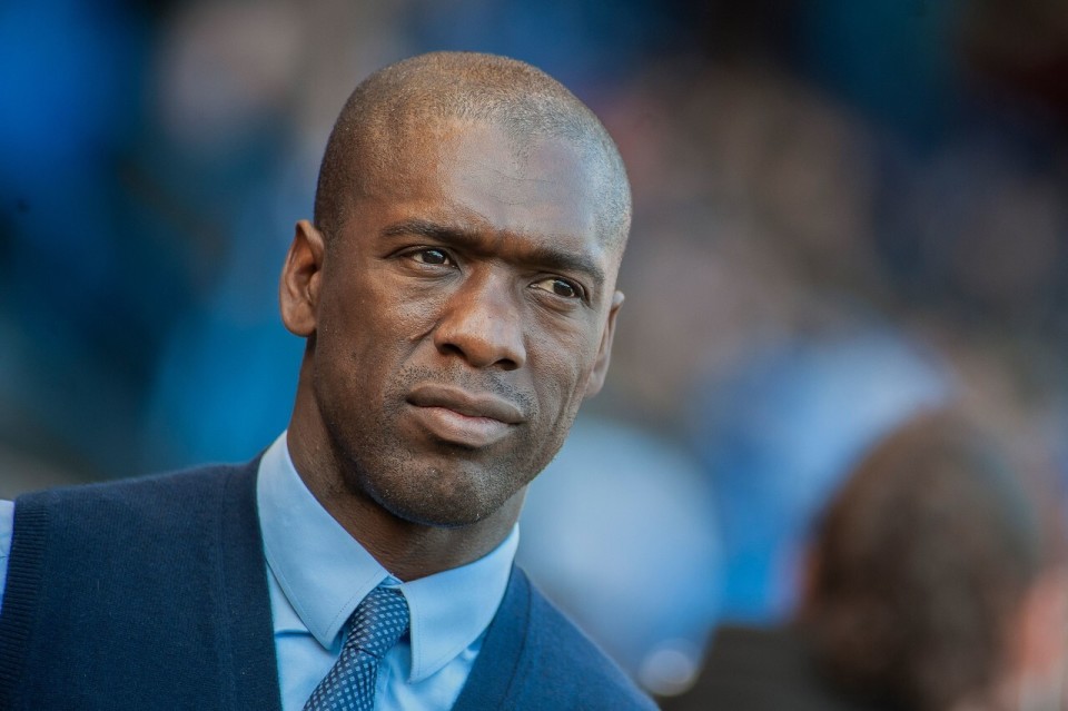 感受土超的气氛，埃德森在伊斯坦布尔德比中遭球迷投掷塑料杯（土超氛围拉满：伊斯坦布尔德比中埃德森遭球迷掷塑料杯）