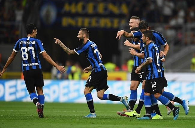 乔纳森-戴维：儒尼尼奥是史上最佳任意球手，他总能将球打进（乔纳森-戴维：儒尼尼奥是历史第一任意球大师，几乎每次都能破门）