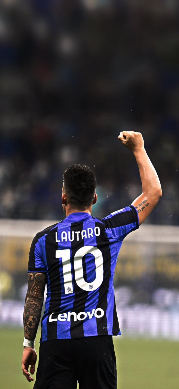 德国队2026年世界杯球衣：三色条纹致敬1990&2014年冠军球衣（德国队2026世界杯战袍：三色纹带致敬1990与2014双冠经典）