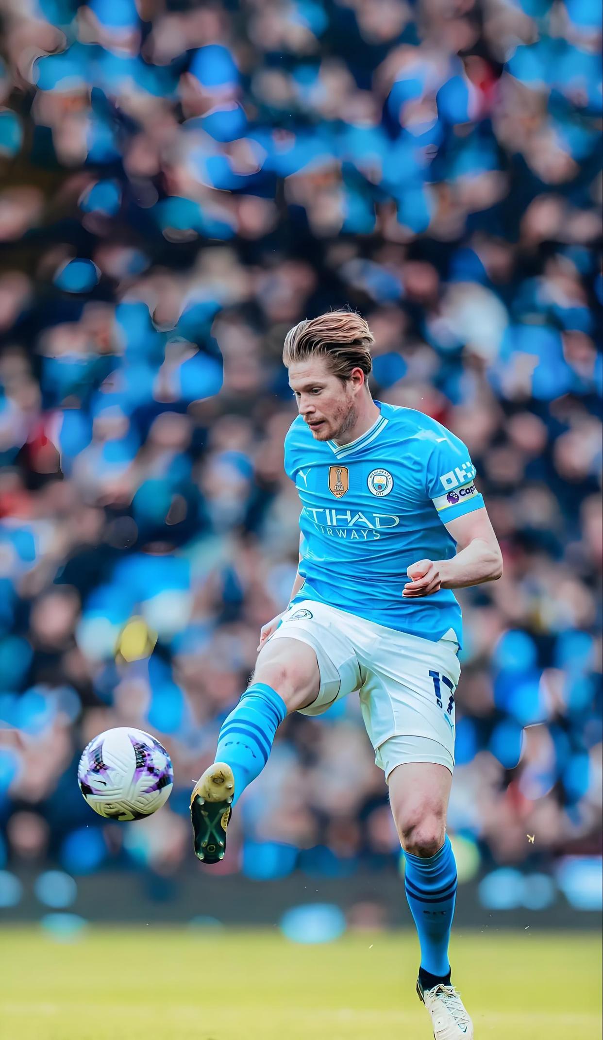 米兰跟队：米兰双雄探讨出售圣西罗冠名权，每年2000-3000万欧（随队记者：米兰双雄商议出售圣西罗冠名权，年收入预计2000-3000万欧）