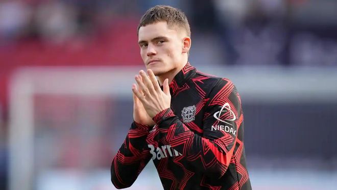 世纪级对决，两大球王又碰头（巅峰对决：两大球王再度相逢）