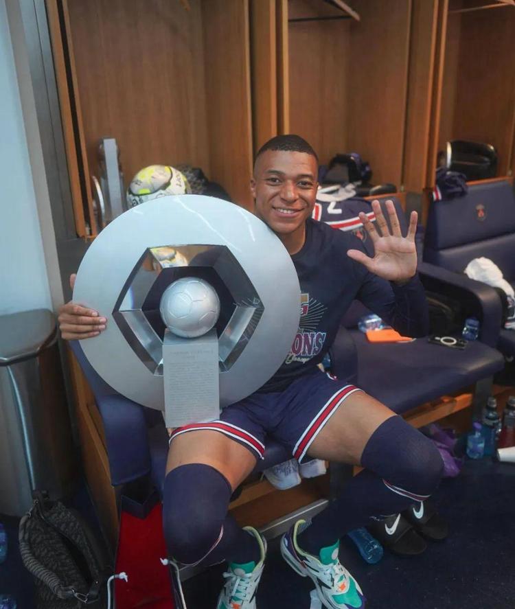 输球后遭对手社媒嘲讽，拉莫斯晒照回应：粉丝数6734万vs68万（输球后被对手社媒调侃，拉莫斯晒照回击：粉丝数6734万对68万）