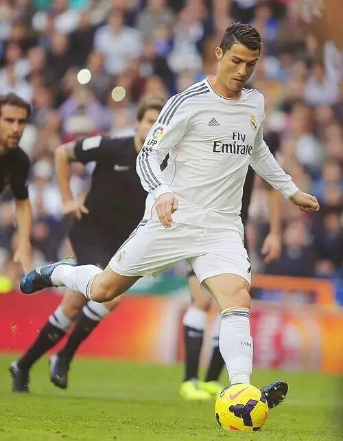 篮球湖人核心球员连续四场得分上双（湖人核心已连续四战得分上双）