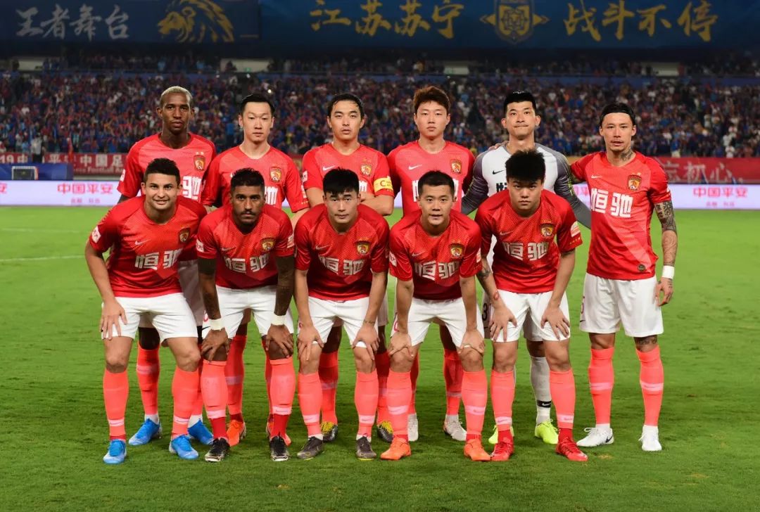 中国球员留洋要分几步走？看看日本足球的“参考答案”（中国球员留洋该如何分步推进？看看日本足球的可供借鉴之路）