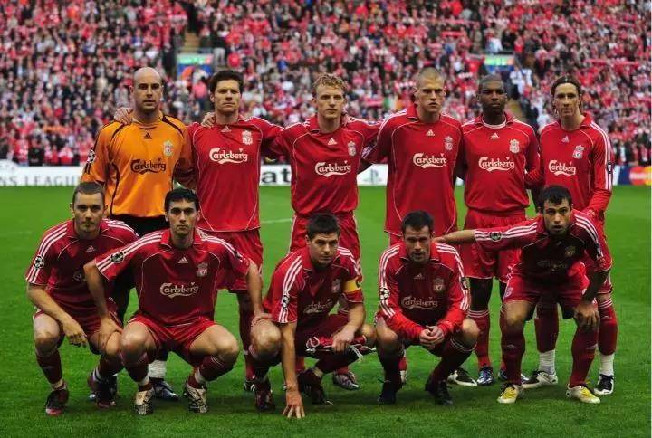 卡塔尔男足在小组赛中0-3爆冷负于突尼斯，遗憾出局，引发热议。（卡塔尔男足小组赛0比3不敌突尼斯遭淘汰，掀起热议）